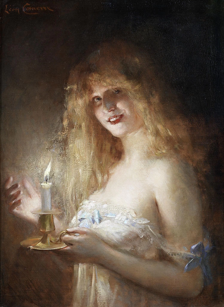 Una giovane donna illuminata dalla luce delle candele